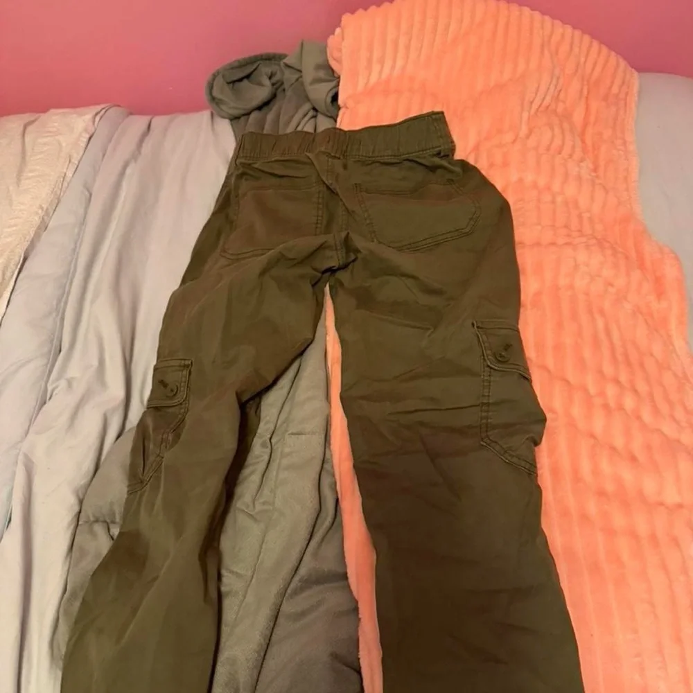 Hollister Olive Green Relaxed Boot Pants - Picture 3 of 3